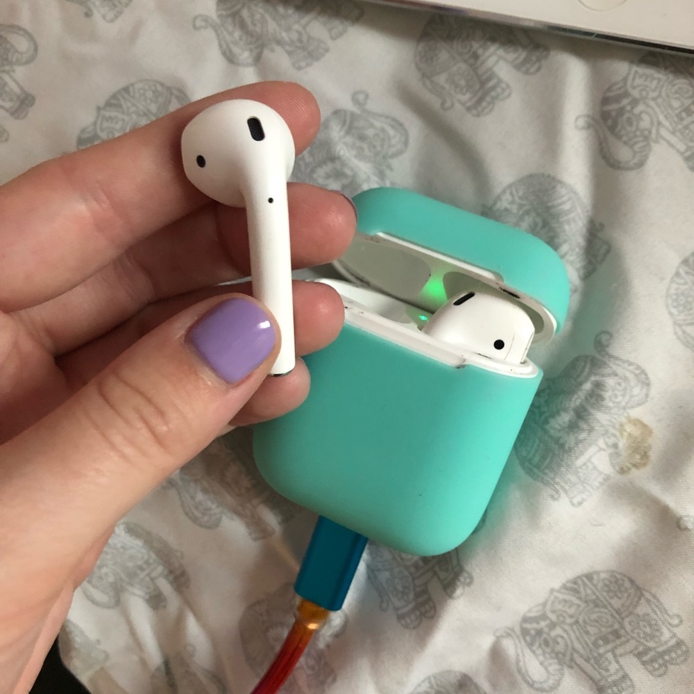 Apple Airpods + free case